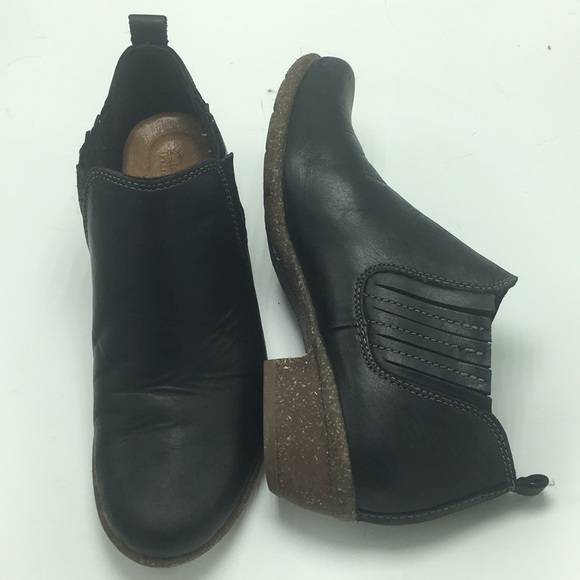 clarks women's wilrose jade ankle bootie